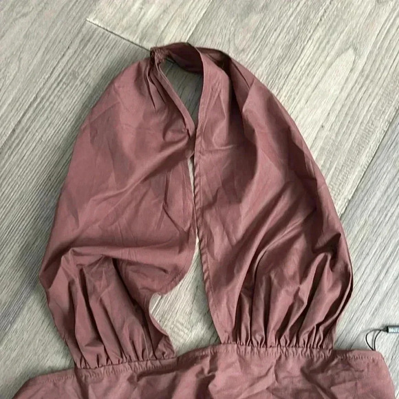 ✨🆕Pretty Little Thing🆕✨ |Chocolate woven cross front halter neck tie back top - Picture 4 of 9